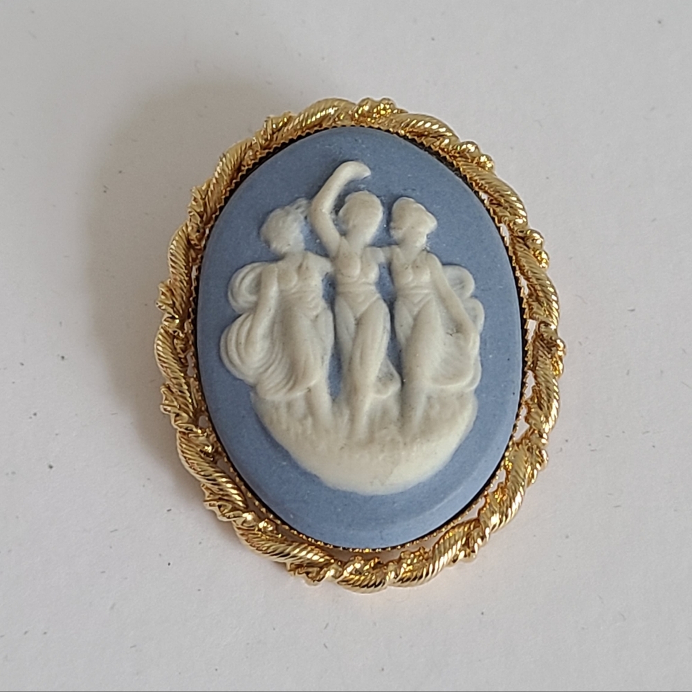 Vintage Victorian Celluloid Wedgwood Blue Oval Gold Bezel Cameo Pendant Brooch